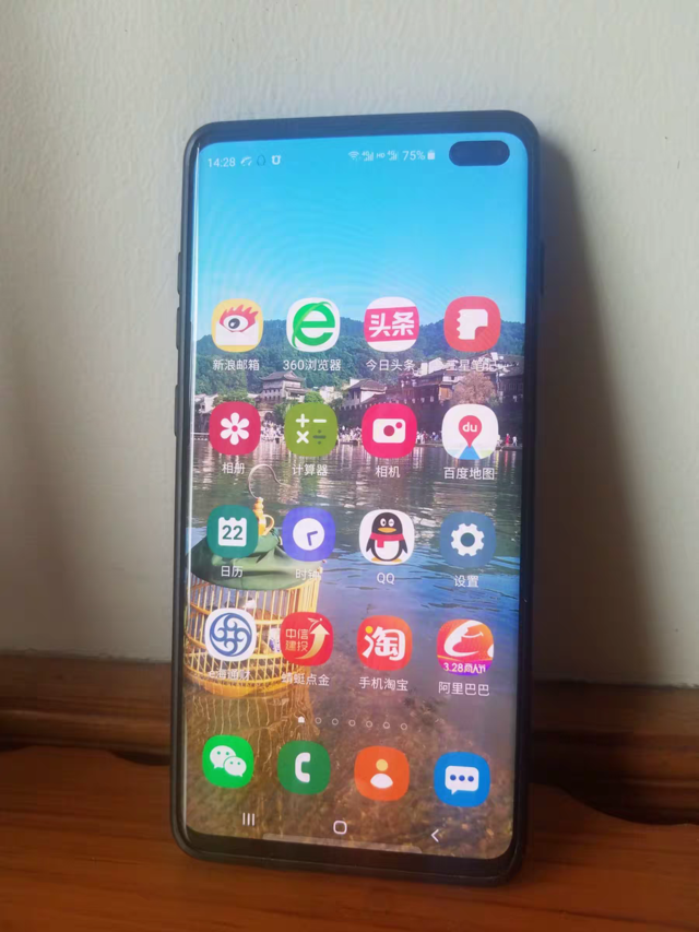 三星galaxys10屏幕很棒色彩色温很柔和