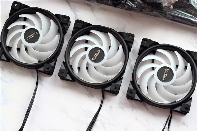 手把手教你装CPU水冷,超频三凌镜360水冷分享