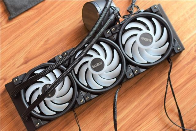 手把手教你装CPU水冷,超频三凌镜360水冷分享