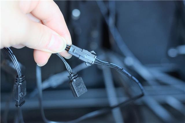 手把手教你装CPU水冷,超频三凌镜360水冷分享