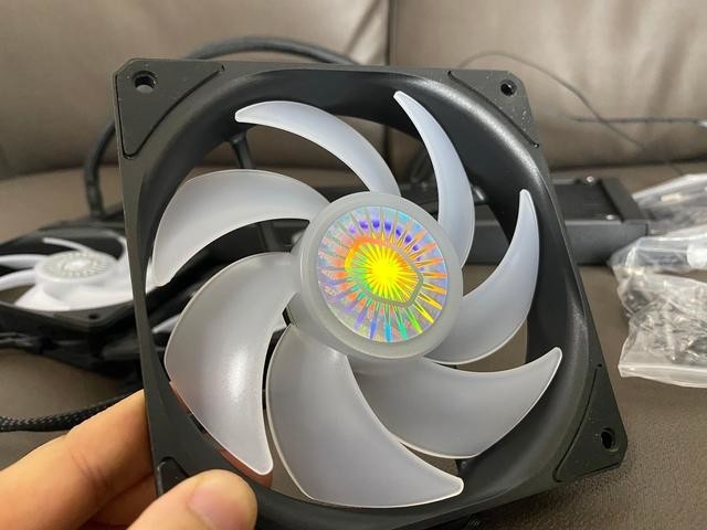 这款水冷把AMD 3700X单烤压到47℃,酷冷至尊B360水冷散热器评测