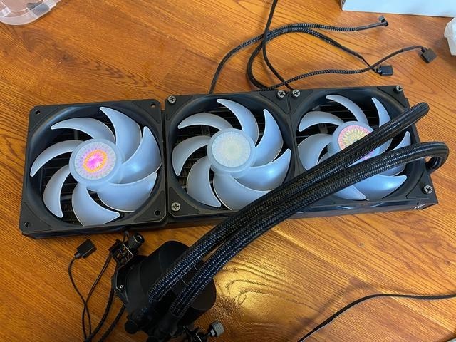这款水冷把AMD 3700X单烤压到47℃,酷冷至尊B360水冷散热器评测