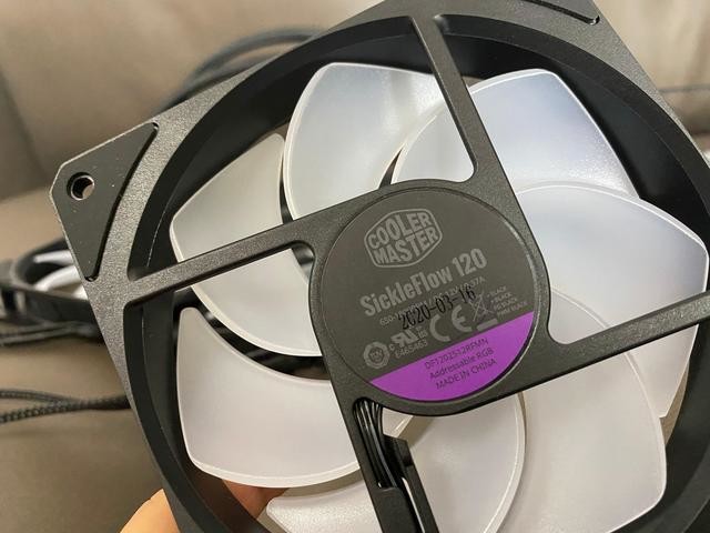 这款水冷把AMD 3700X单烤压到47℃,酷冷至尊B360水冷散热器评测