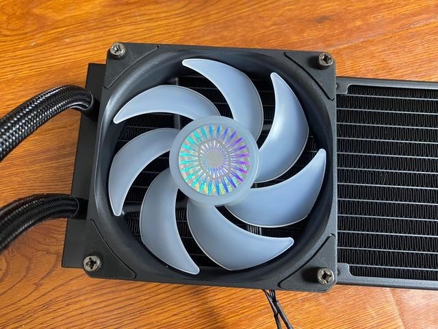这款水冷把AMD 3700X单烤压到47℃,酷冷至尊B360水冷散热器评测