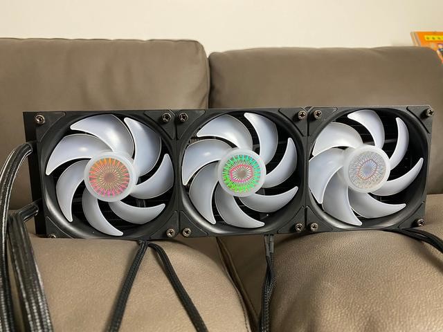 这款水冷把AMD 3700X单烤压到47℃,酷冷至尊B360水冷散热器评测
