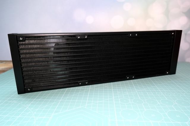 熄灭火焰山的挑战!颜值360水冷比240水冷强多少?