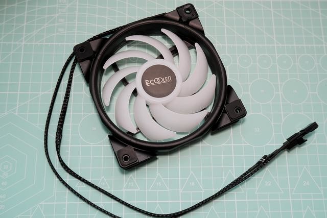 熄灭火焰山的挑战!颜值360水冷比240水冷强多少?