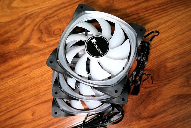 熄灭火焰山的挑战!颜值360水冷比240水冷强多少?