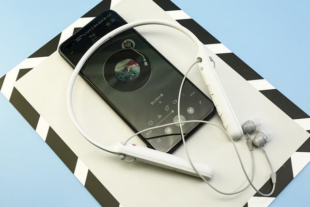 音质出众平价耳机:索尼wi-c400颈挂式耳机简评