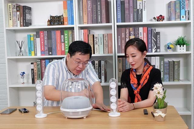 全新升级哈曼卡顿SoundSticks 4音箱:梦幻水晶造型 震撼音乐体验