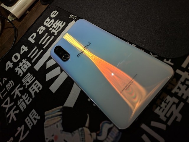 魅族16sp外壳非常滑放到一点点斜的椅子就会滑