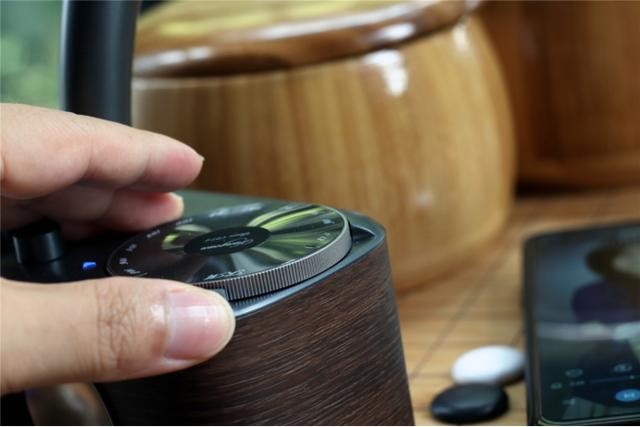 留声机收音调频搭配蓝牙传输,这款桌面音箱很傲娇了