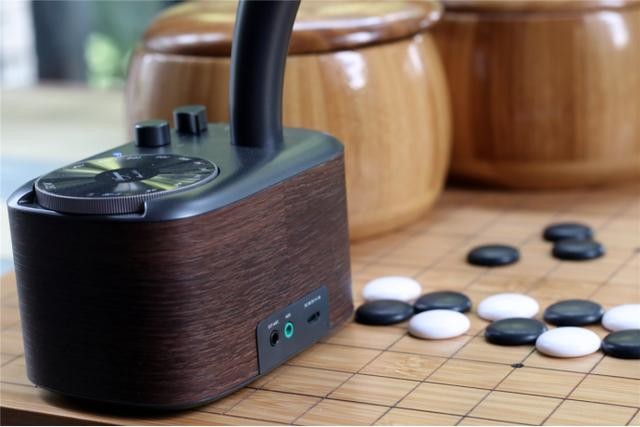 留声机收音调频搭配蓝牙传输,这款桌面音箱很傲娇了