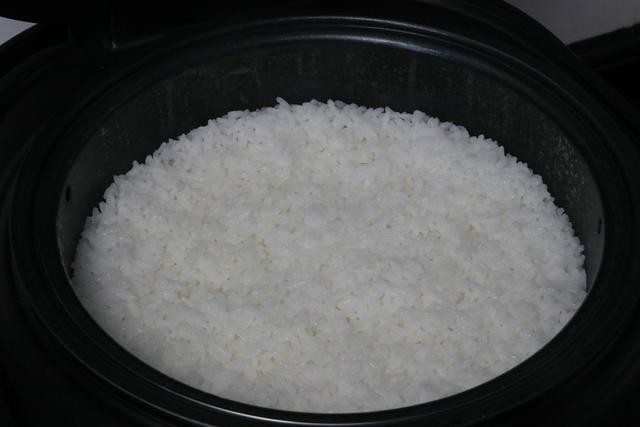 减少糖摄入助力减肥健身,上手做饭聊聊巧釜脱糖电饭煲