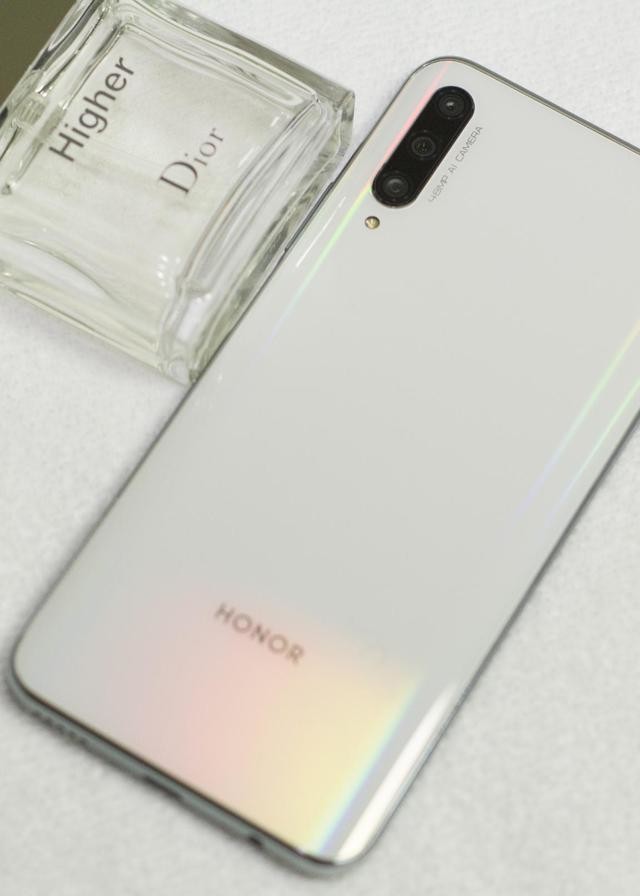 用科技演绎大自然艺术之美荣耀9xpro全息冰岛白