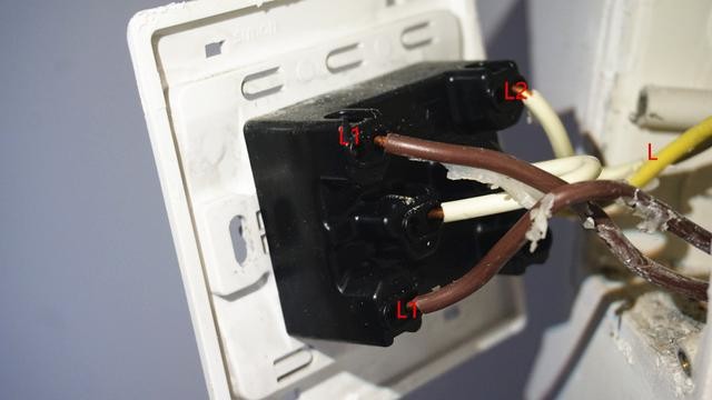 老式开关也能升级为智能开关,还能用天猫精灵和小米小爱控制
