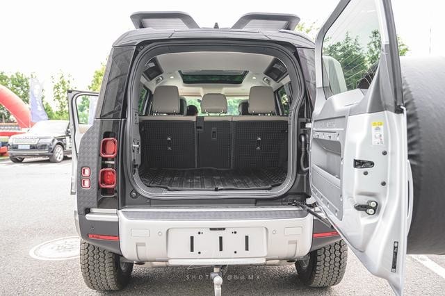 男人大玩具360实拍路虎全新卫士真舍得去野吗