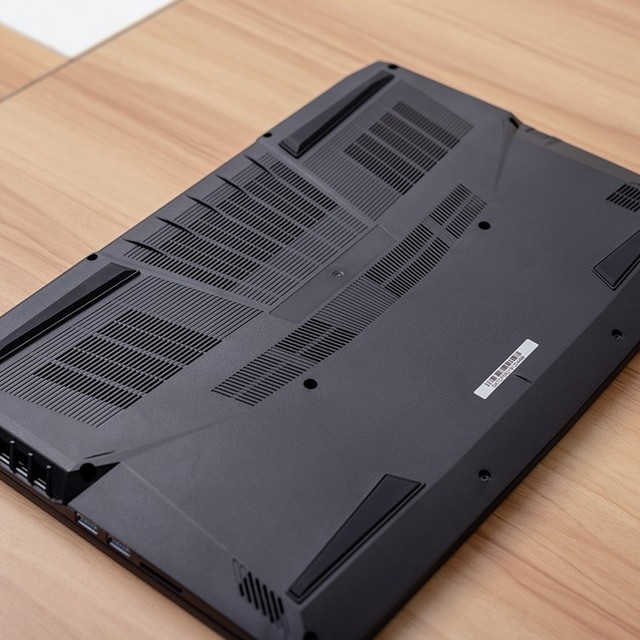 机械师t90plus评测九代酷睿173英寸大屏巨幕微边发动