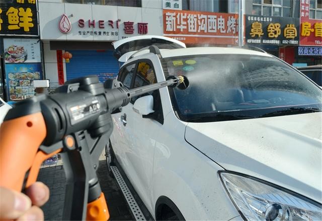 不用外接水管,在家自己洗车,威克士户外照明神器