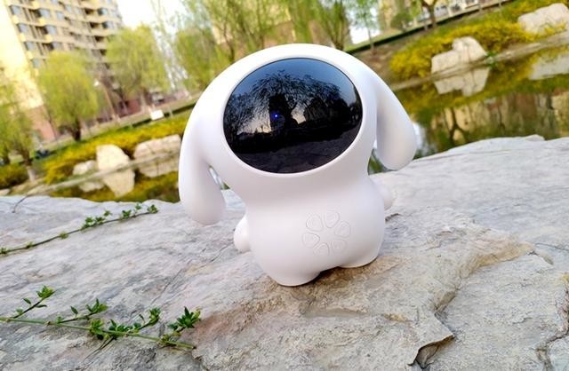 巴巴腾智能陪护机器人A3:陪护让亲情更近一步