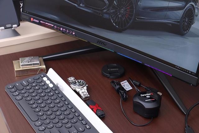 й⻹ RGB΢ Optix MPG27CQ 羺Ϸʾ