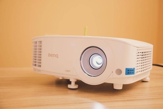 办公幸福感「瞬间提升」,BenQ E580T 上手体验