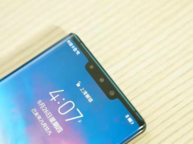 华为mate30pro瀑布屏颜值在线很养眼