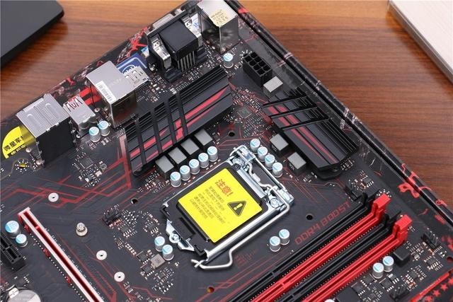 ɼԦ˫4Kʾ΢Z270+RX580װ