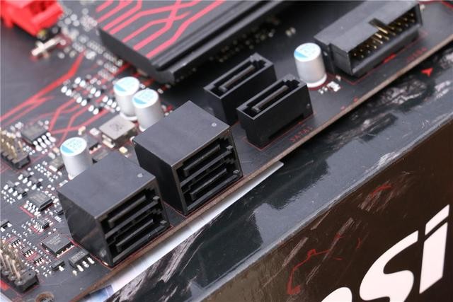 ɼԦ˫4Kʾ΢Z270+RX580װ