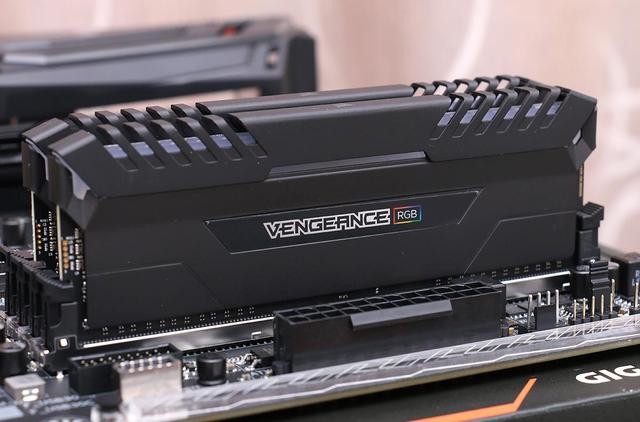 i5ɵi7˴ i5-8600K +  Z370 AORUS С