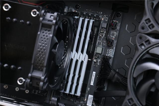 յװ show΢Z270 GAMING PRO+˼C4װ