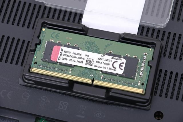 内存颗粒来自镁光.