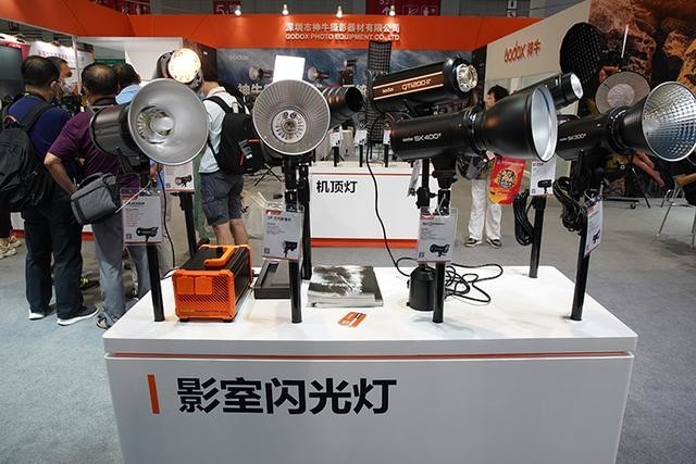2020P&I | 从闪光灯到LED补光灯 神牛P&I现场展示不俗实力