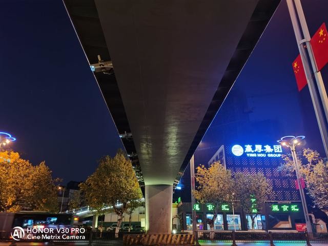 除了5G双模旗舰芯片,荣耀V30 PRO这些亮点你也应该知道