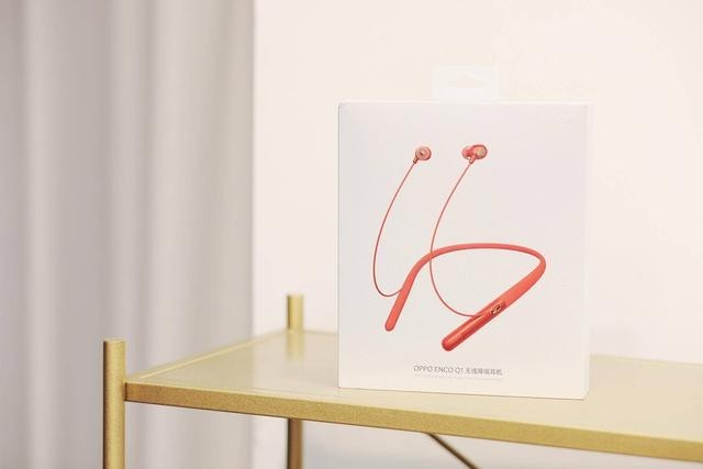 「时尚性」与「实用性」兼并,OPPO ENCO Q1挂脖耳机上手体验