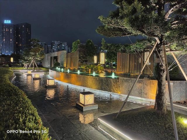 这台OPPO Reno4,靠着轻薄和颜值能够让小姐姐放弃买微单吗?