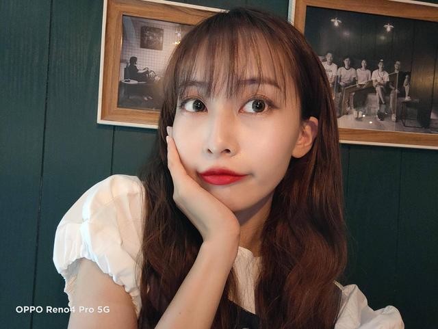 这台OPPO Reno4,靠着轻薄和颜值能够让小姐姐放弃买微单吗?