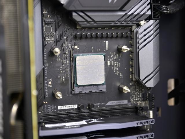 全面屏ARGB灯效让整机更酷炫,超频三凌镜GI-CX240水冷散热器体验