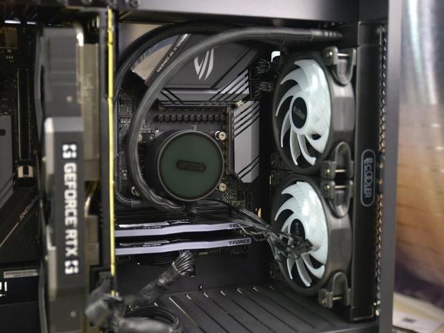 全面屏ARGB灯效让整机更酷炫,超频三凌镜GI-CX240水冷散热器体验