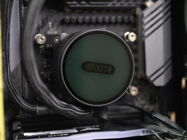 全面屏ARGB灯效让整机更酷炫,超频三凌镜GI-CX240水冷散热器体验