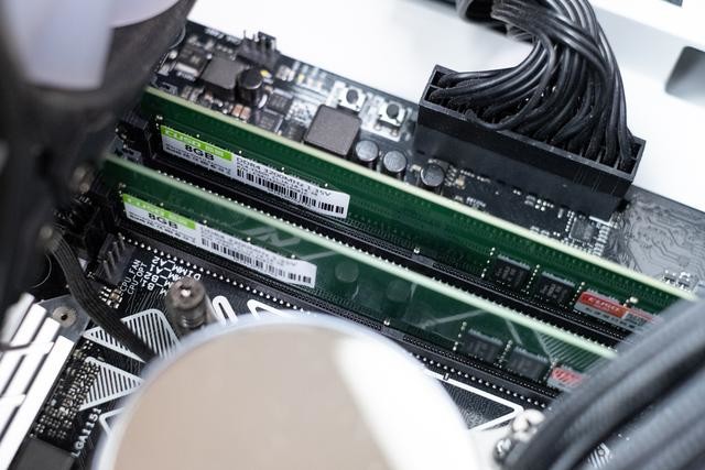 DDR4ڴ۱󣬻ϵͼ۵DDR4 3200Ƶڴ