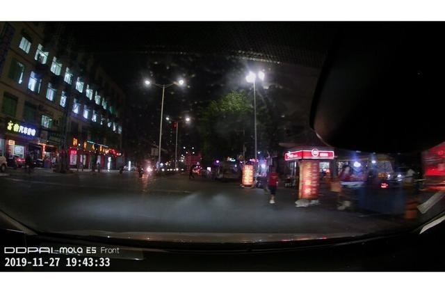 全面屏设计,前后双录不惧黑天白夜!盯盯拍E5评测