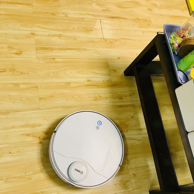 吸力强劲,高效除尘 360 X90扫地机器人帮你解决过敏问题