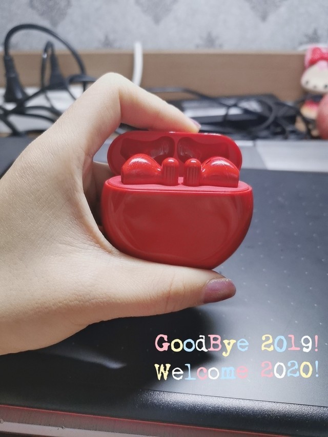 很漂亮的华为蓝牙耳机freebuds3