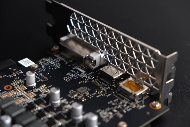 铭瑄GeForce GTX1660 SUPER iCraft 拆解评测