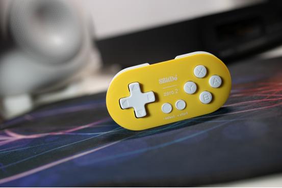 身材矮小却大有乐趣体验八位堂zero2蓝牙手柄