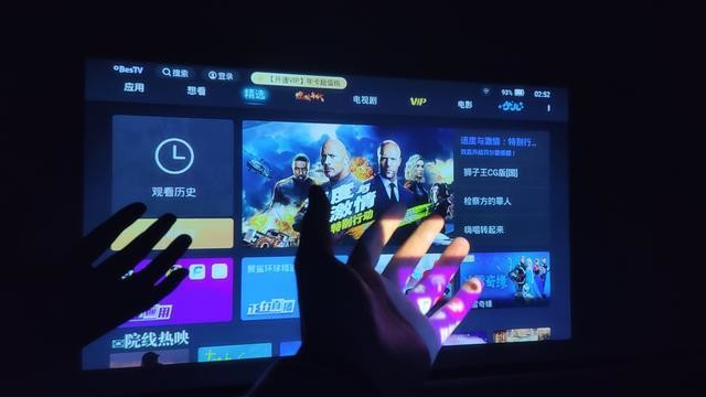 仅有手掌大小,却能投出百寸大屏!联想投影 T3C评测