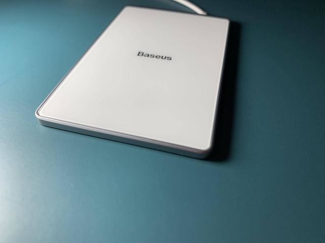 Baseus充电板:小巧轻薄好用