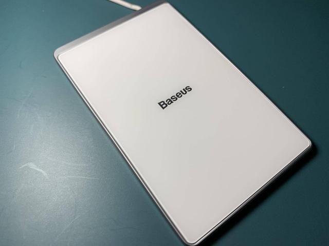 Baseus充电板:小巧轻薄好用