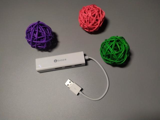 毕亚兹 百兆有线网卡&3口分线器 ZH5:轻松办公自在你我